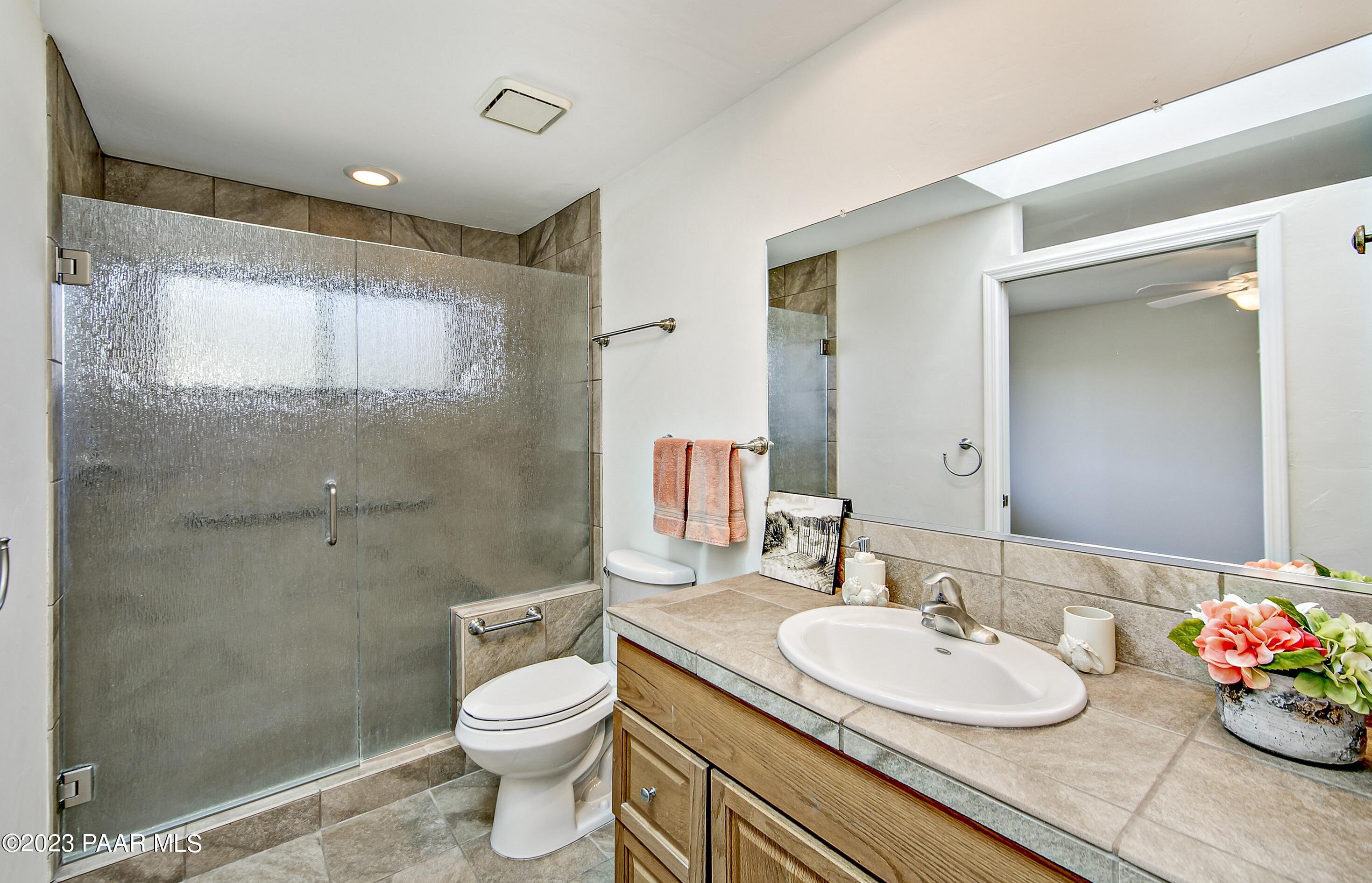 926 Old Stage Road, Unit A2 Prescott, AZ 86303 - Photo 14 of 20 015_Primary Bathroom