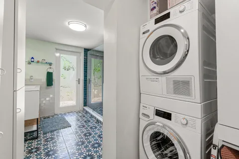 a view of entryway front of house