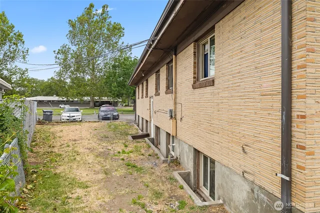 a house view with a backyard space