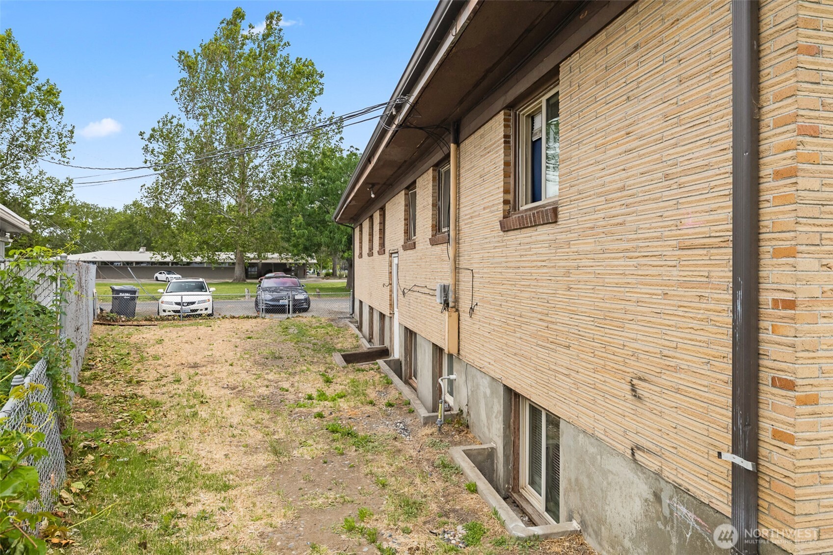 1304 West Hopkins Street Pasco, WA 99301 - Photo 4 of 12 a view of balcony with furniture