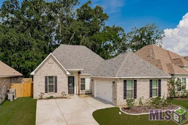 $355,000 | 18955 Corlis Grn Drive, Zachary, LA 70791