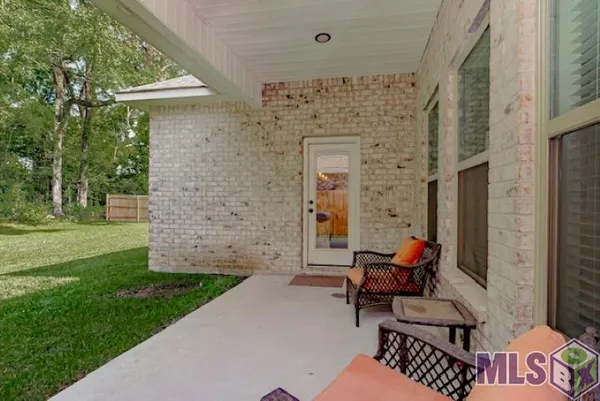 $355,000 | 18955 Corlis Grn Drive, Zachary, LA 70791