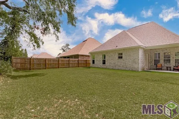 $355,000 | 18955 Corlis Grn Drive, Zachary, LA 70791