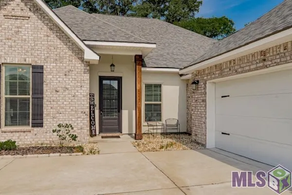 $355,000 | 18955 Corlis Grn Drive, Zachary, LA 70791