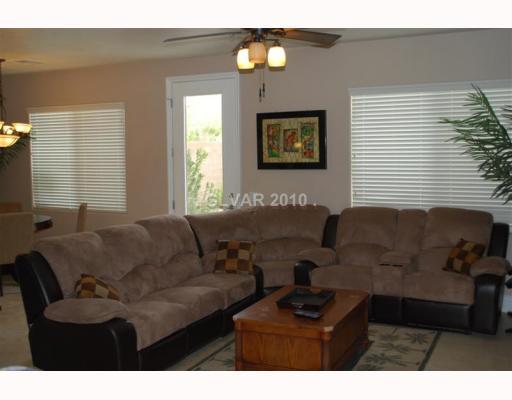 144 Short Ruff Way Las Vegas, NV 89148 - Photo 3 of 12 Living Room.