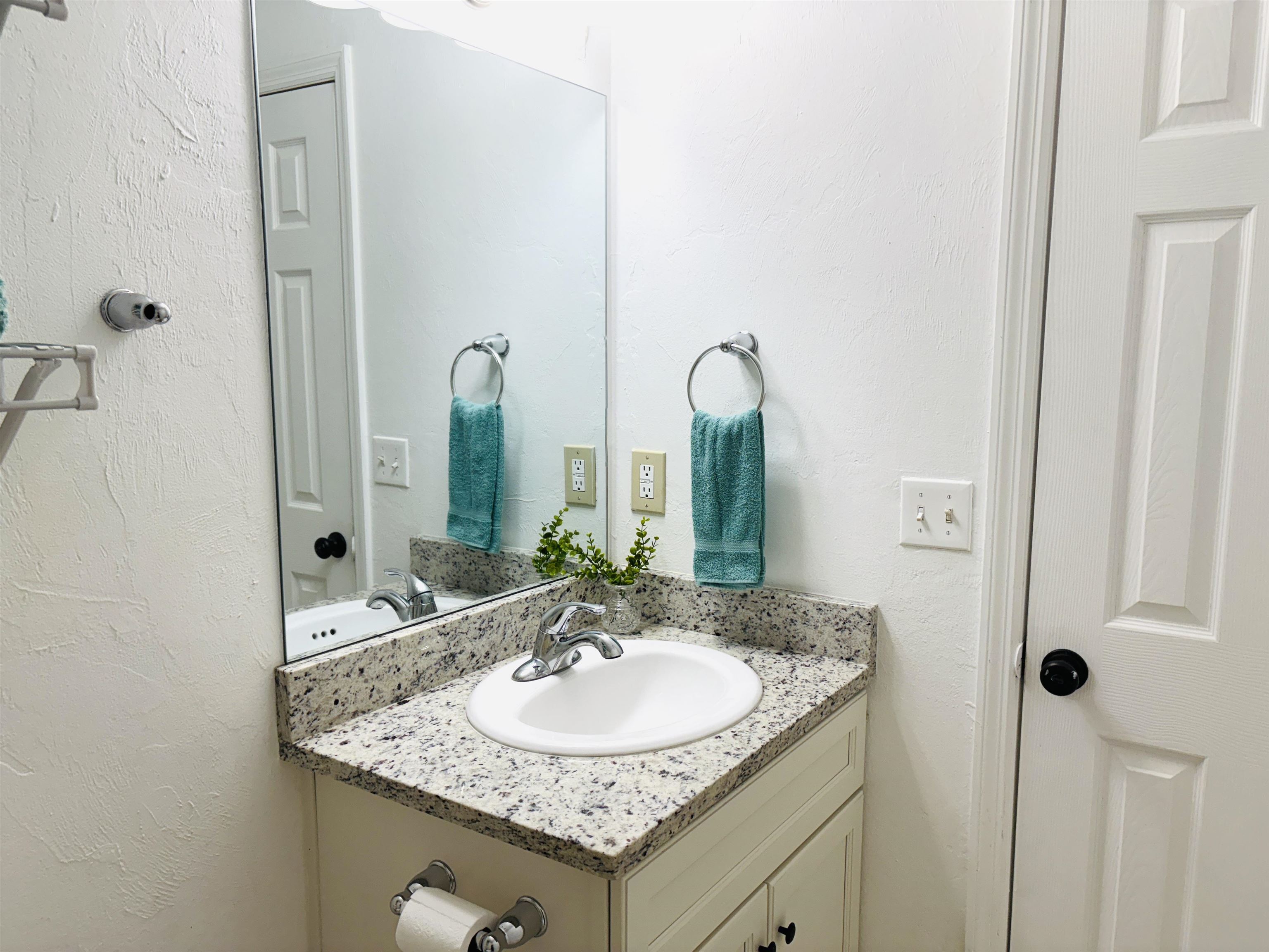 1252 High Road Tallahassee, FL 32304 - Photo 4 of 20