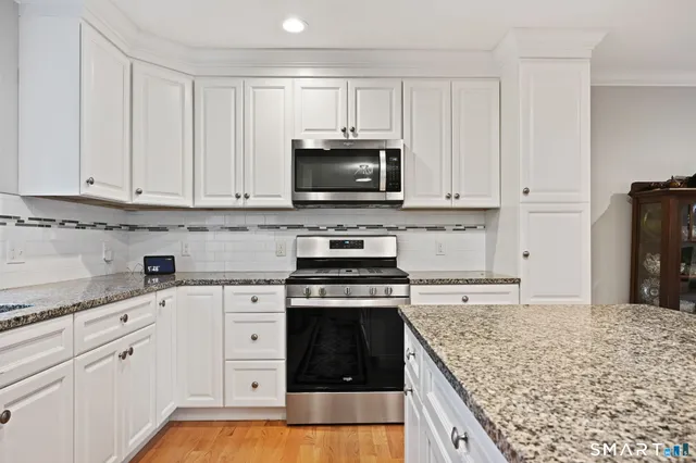 $635,000 | 446 Hammerstone Lane, Unit B, Stratford, CT 06614