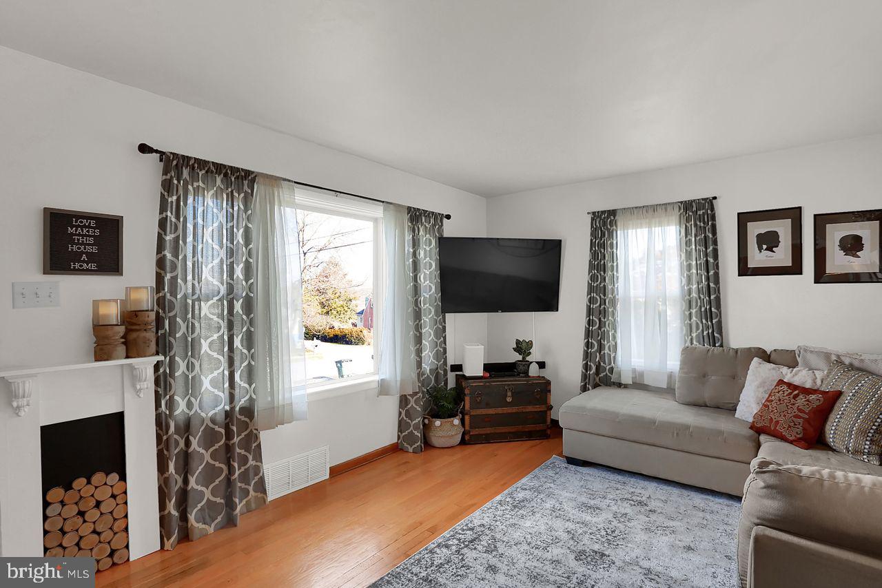 710 Hammond Road York, PA 17406 - Photo 8 of 36 Gallery Image 8