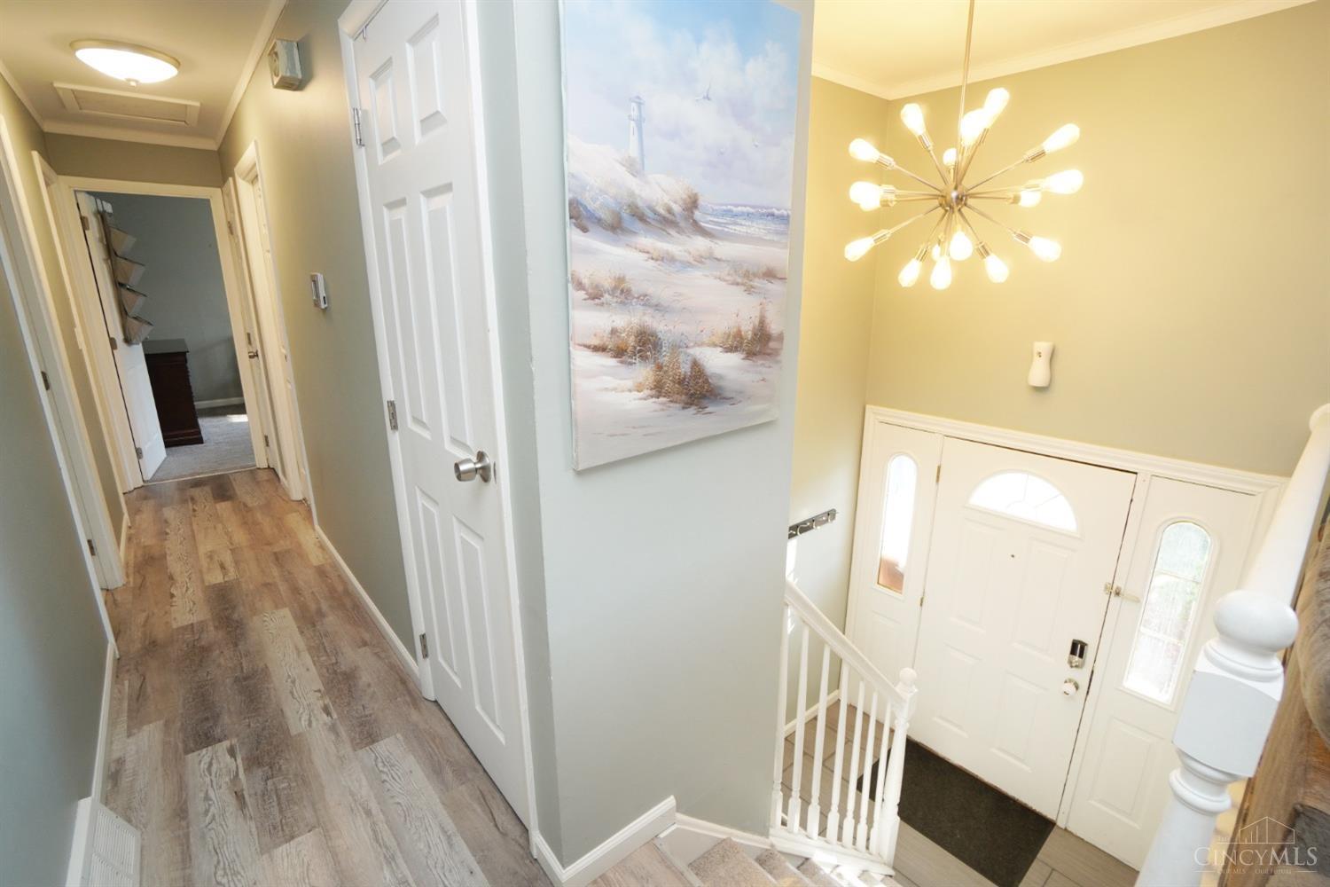 10275 Pippin Road Cincinnati, OH 45251 - Photo 2 of 28