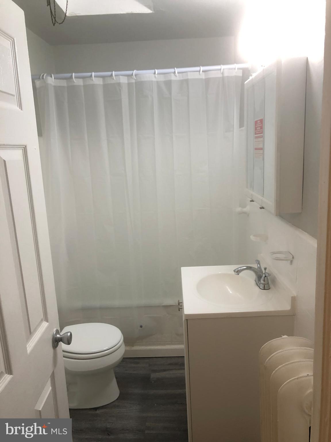 545 Hampden Road Upper Darby, PA 19082 - Photo 7 of 18 FULL BATH