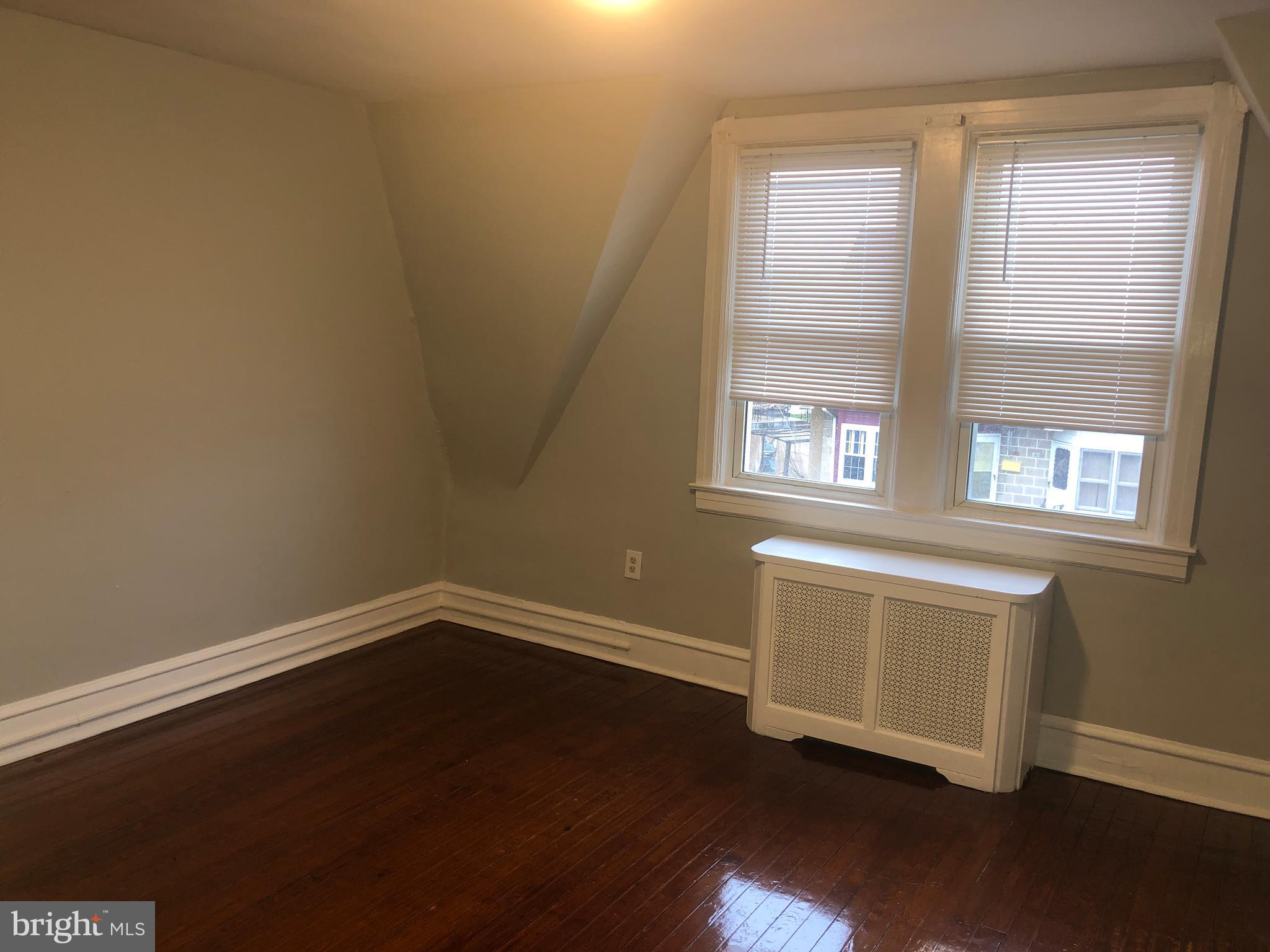 545 Hampden Road Upper Darby, PA 19082 - Photo 8 of 18 MAIN BEDROOM