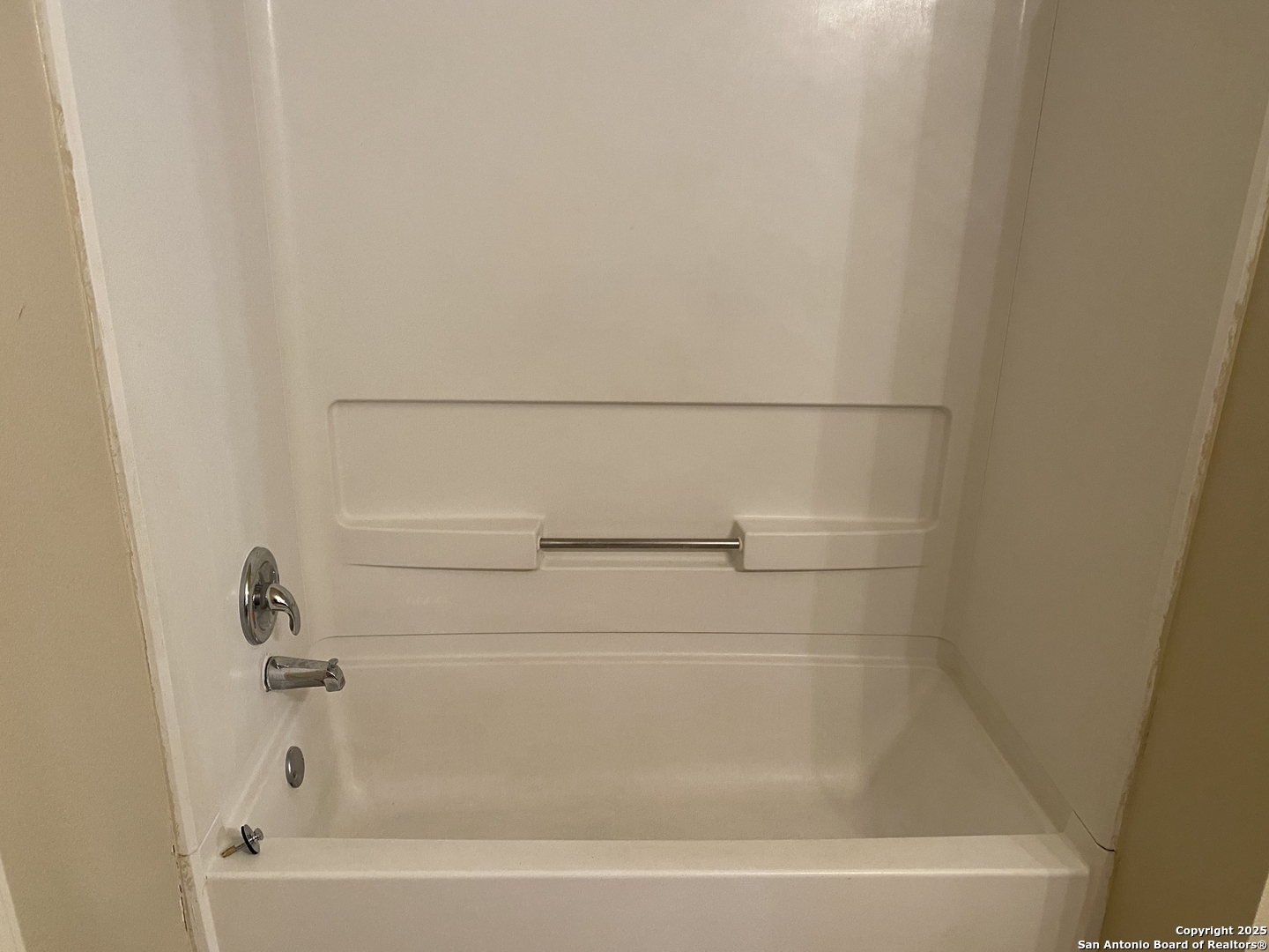 3338 Whisper Manor Schertz, TX 78108 - Photo 21 of 45 a close up of a bathtub