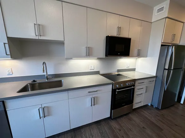 $1,608 | 409 Elm Street, Unit 406, Manchester, NH 03101