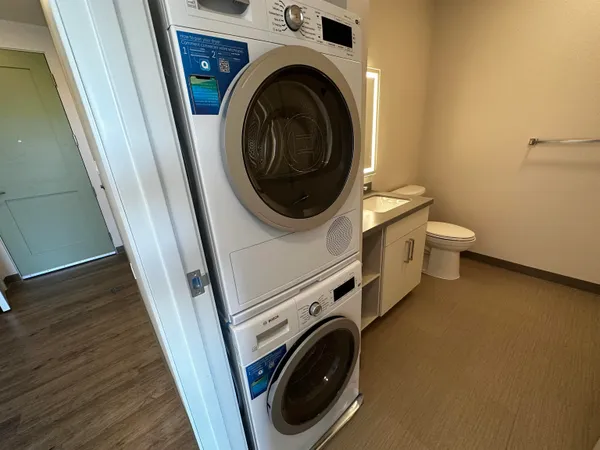 $1,608 | 409 Elm Street, Unit 406, Manchester, NH 03101