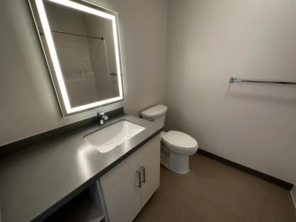 $1,608 | 409 Elm Street, Unit 406, Manchester, NH 03101