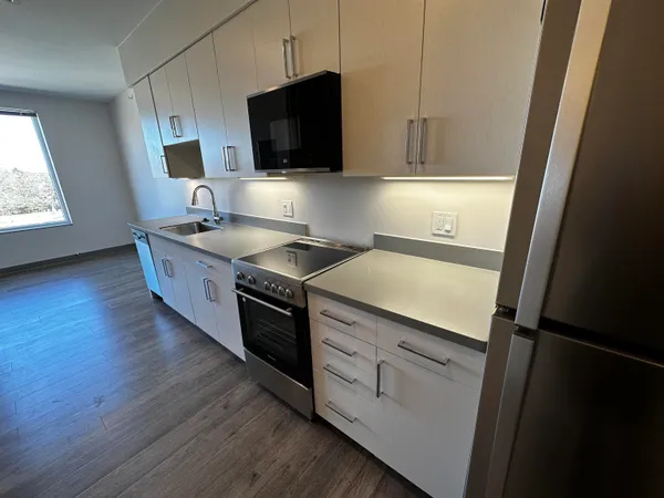 $1,608 | 409 Elm Street, Unit 406, Manchester, NH 03101