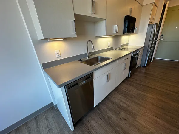 $1,608 | 409 Elm Street, Unit 406, Manchester, NH 03101