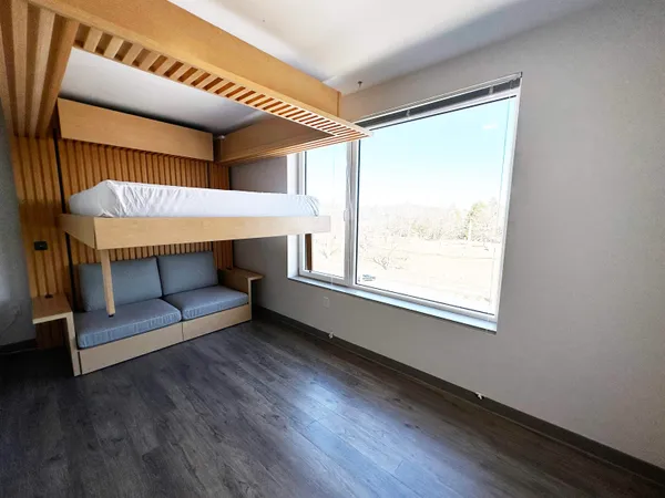 $1,608 | 409 Elm Street, Unit 406, Manchester, NH 03101