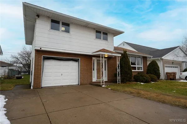 $270,000 | 75 Fairoaks Lane, Cheektowaga, NY 14227