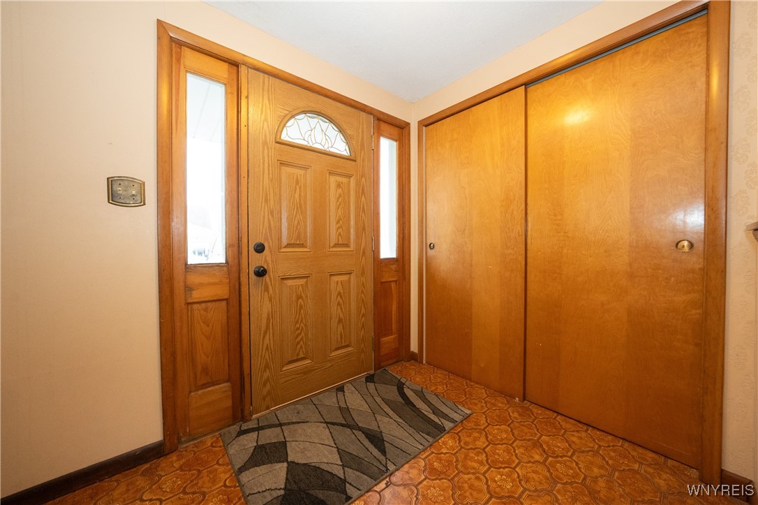 75 Fairoaks Lane Cheektowaga, NY 14227 - Photo 4 of 46