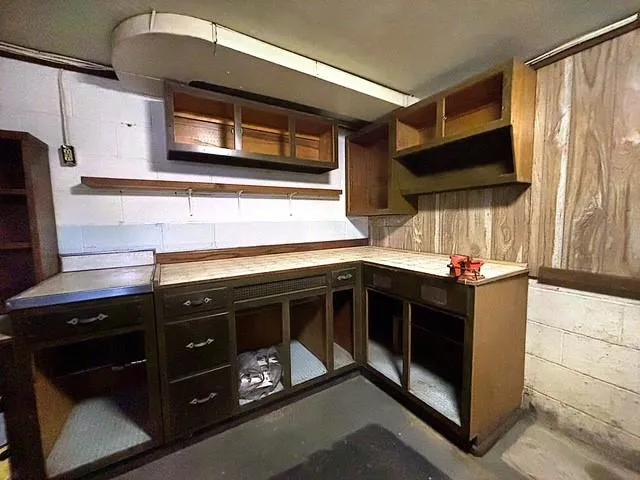 a view of yard with green space