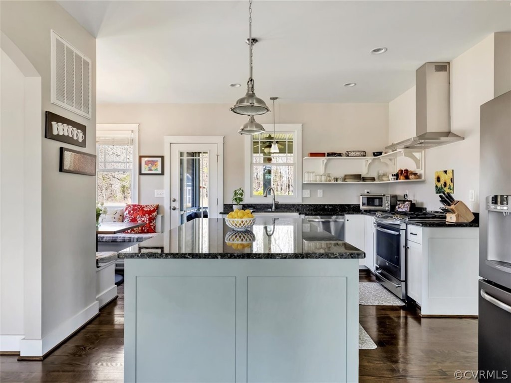 17169 Beaver Dam Road Beaverdam, VA 23015 - Photo 15 of 50 What a great space to entertain! Large center isla