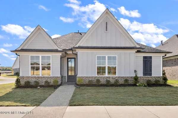 $326,900 | 433 Sunflower Street, Nesbit, MS 38651