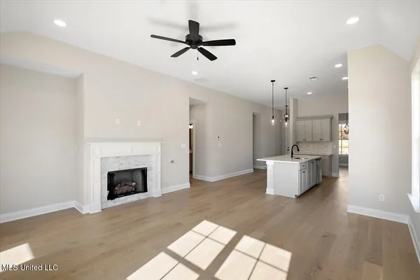 $326,900 | 433 Sunflower Street, Nesbit, MS 38651