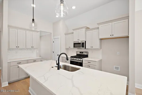 $326,900 | 433 Sunflower Street, Nesbit, MS 38651