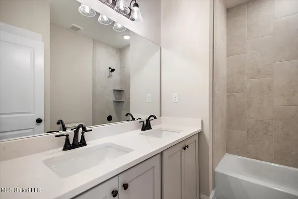 $326,900 | 433 Sunflower Street, Nesbit, MS 38651