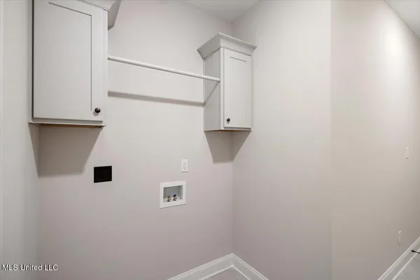 $326,900 | 433 Sunflower Street, Nesbit, MS 38651