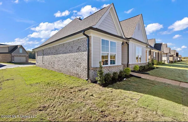 $326,900 | 433 Sunflower Street, Nesbit, MS 38651