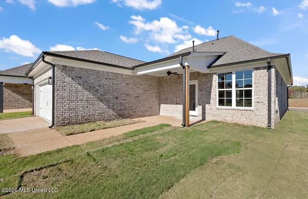 $326,900 | 433 Sunflower Street, Nesbit, MS 38651