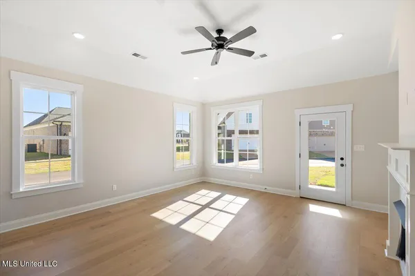 $326,900 | 433 Sunflower Street, Nesbit, MS 38651