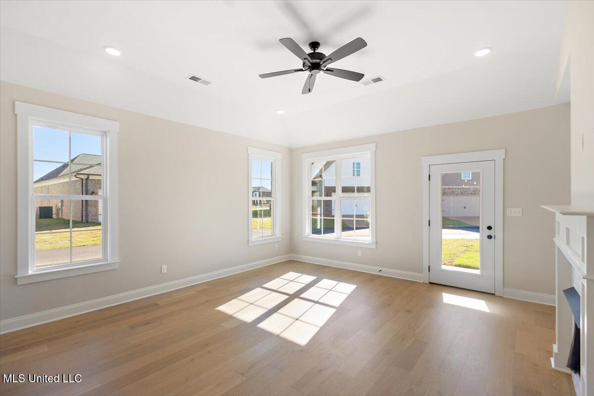 433 Sunflower Street Nesbit, MS 38651 - Photo 10 of 33 Lexington