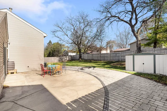 $325,000 | 310 Huntington Drive, McHenry, IL 60050