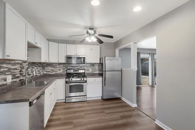 $325,000 | 310 Huntington Drive, McHenry, IL 60050