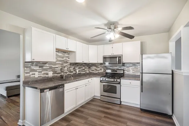 $325,000 | 310 Huntington Drive, McHenry, IL 60050