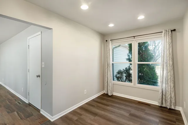 $325,000 | 310 Huntington Drive, McHenry, IL 60050