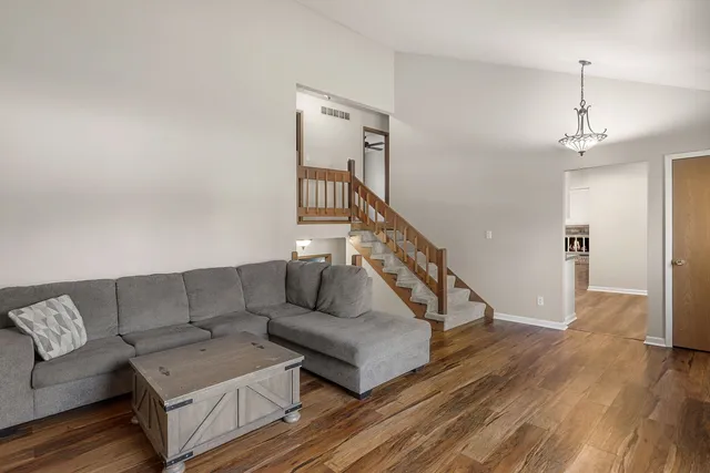 $325,000 | 310 Huntington Drive, McHenry, IL 60050