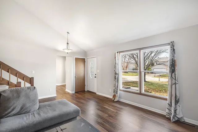 $325,000 | 310 Huntington Drive, McHenry, IL 60050