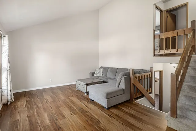 $325,000 | 310 Huntington Drive, McHenry, IL 60050