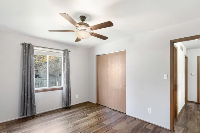 $325,000 | 310 Huntington Drive, McHenry, IL 60050