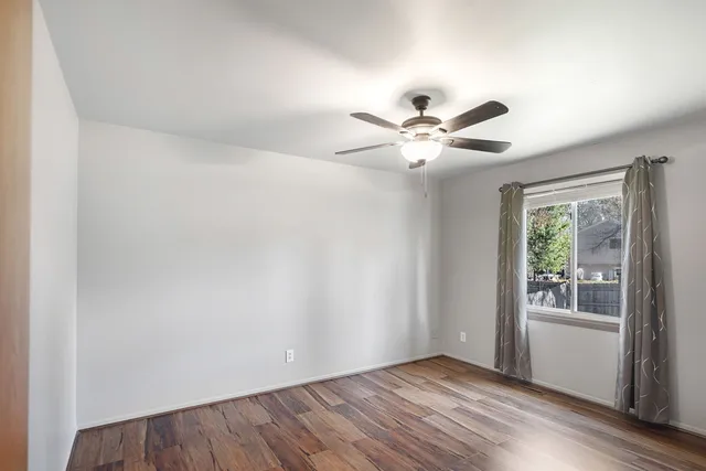 $325,000 | 310 Huntington Drive, McHenry, IL 60050