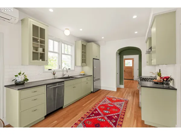 $1,225,000 | 2606 Southeast 16th Avenue, Portland, OR 97202