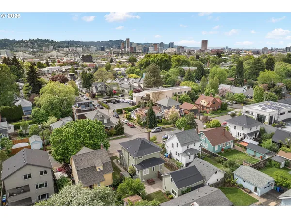 $1,225,000 | 2606 Southeast 16th Avenue, Portland, OR 97202