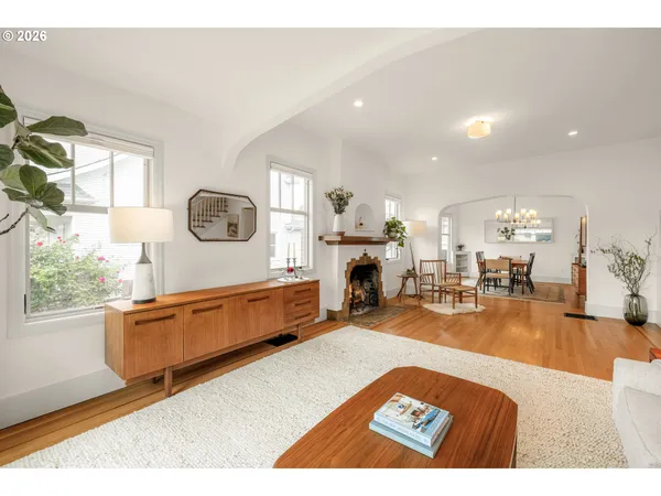 $1,225,000 | 2606 Southeast 16th Avenue, Portland, OR 97202