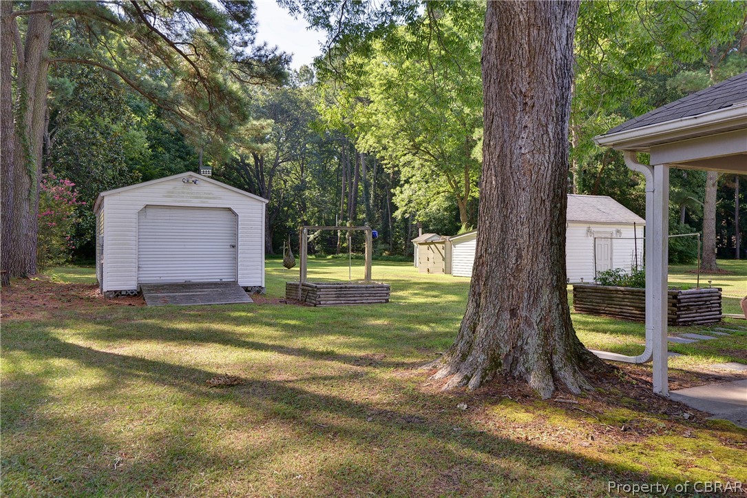 722 Yorktown Road Poquoson, VA 23662 - Photo 7 of 48