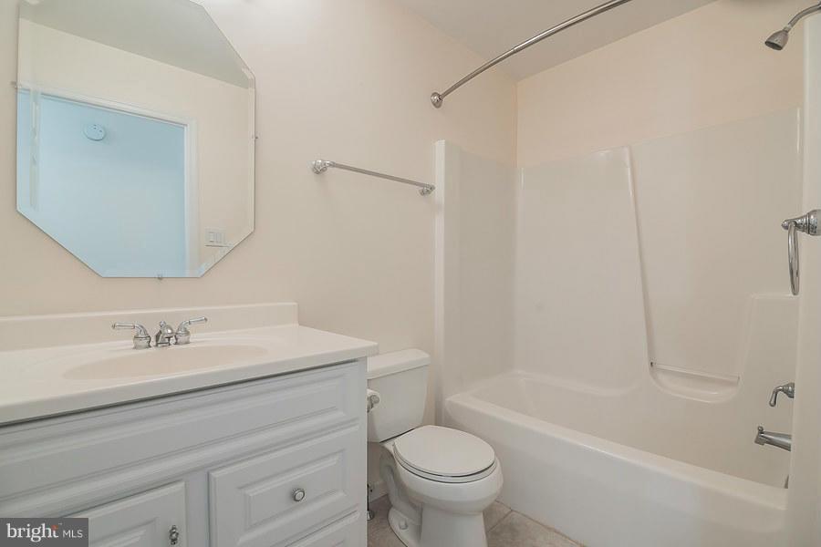 6773 Dickerson Road Dickerson, MD 20842 - Photo 11 of 28 Bath