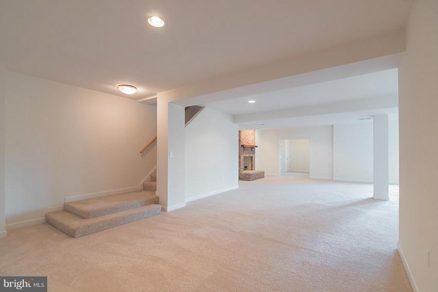 6773 Dickerson Road Dickerson, MD 20842 - Photo 18 of 28 Family Room